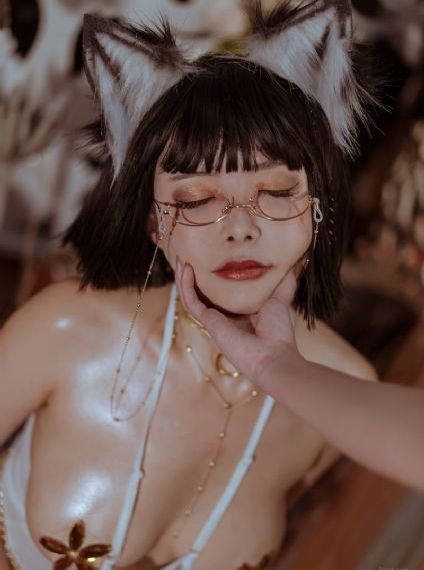 美女打开双腿_720免费观看